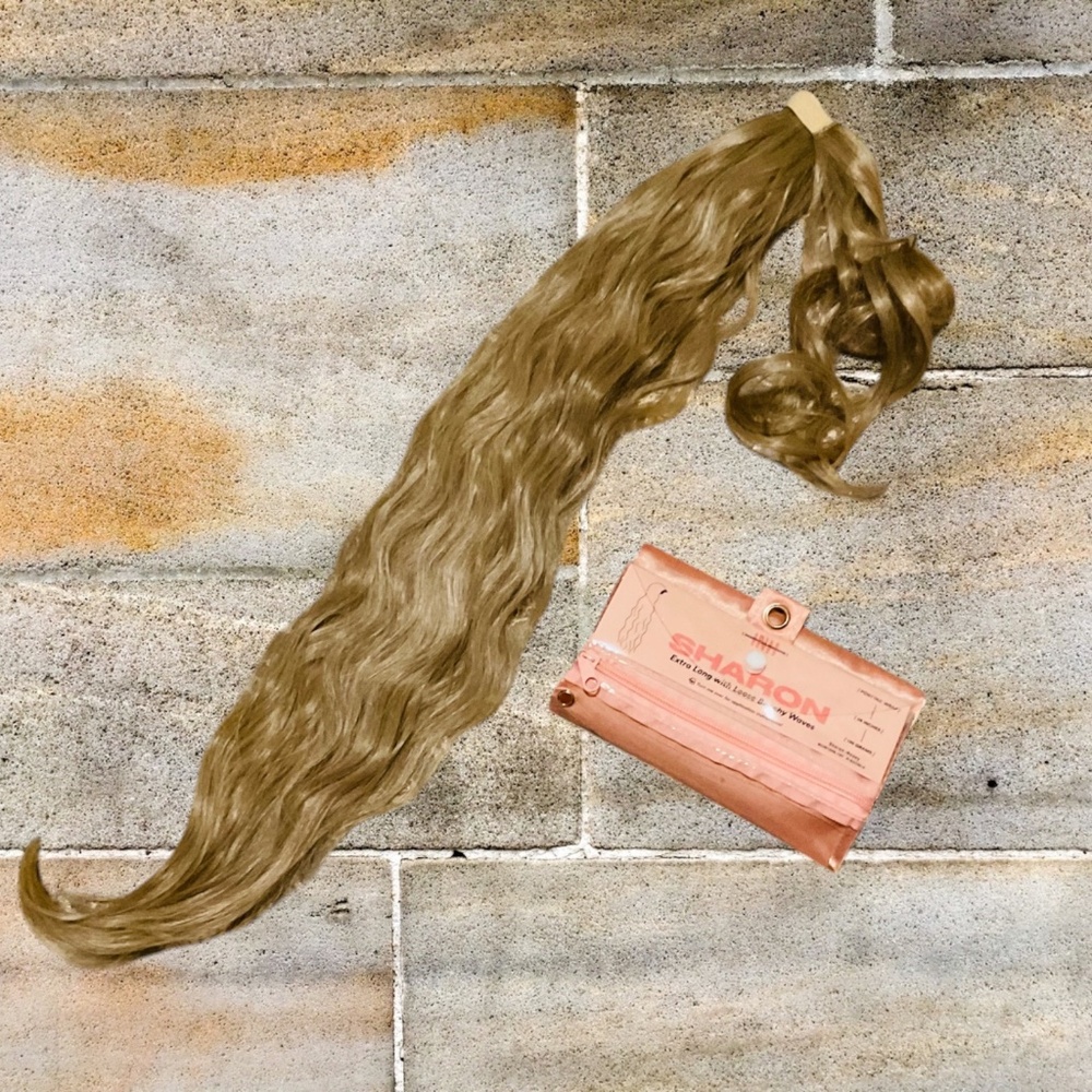 INH SHARON Honey 28" Ponytail Extension Loose Beachy Waves Never Worn. Too Cute